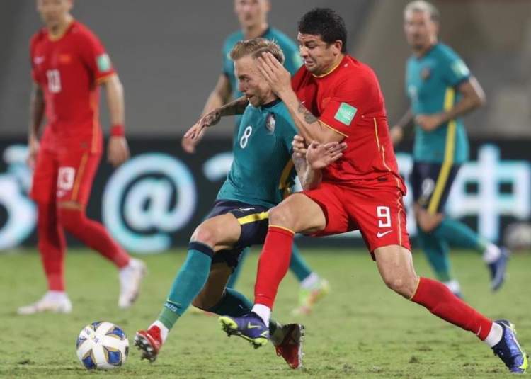 黄希扬：冲超后一直处于兴奋激动状态，身体允许的话会继续踢