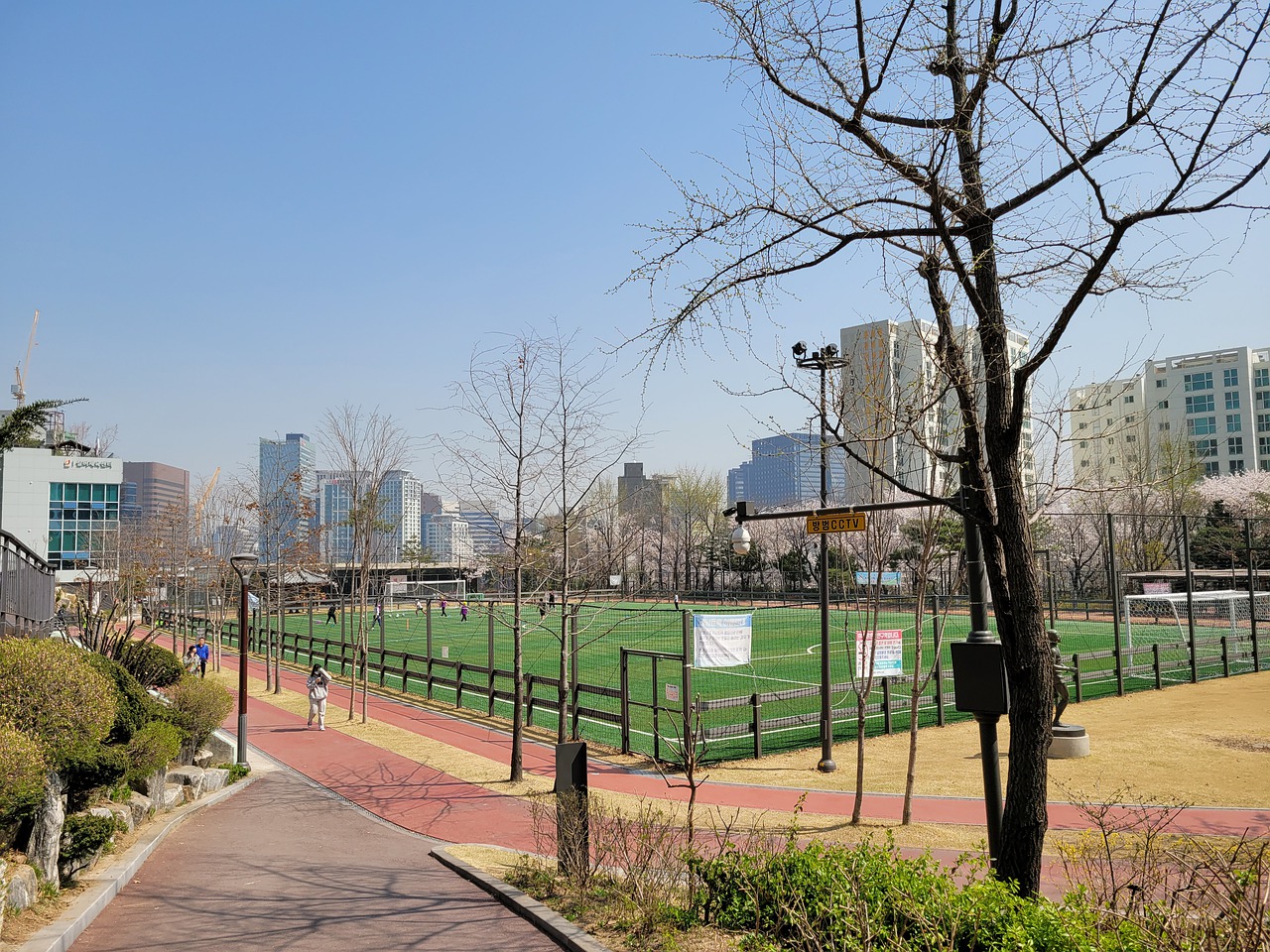 哈维·阿隆索：十二月的考验与超级杯的期待